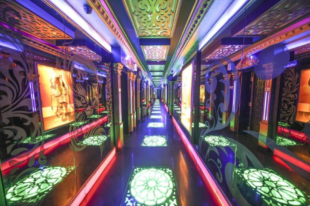 New Hollywood Hotel Pekanbaru Εξωτερικό φωτογραφία