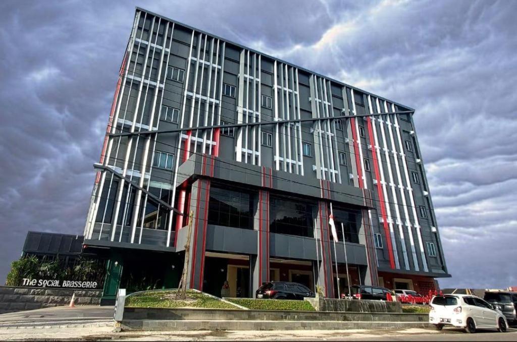 New Hollywood Hotel Pekanbaru Εξωτερικό φωτογραφία