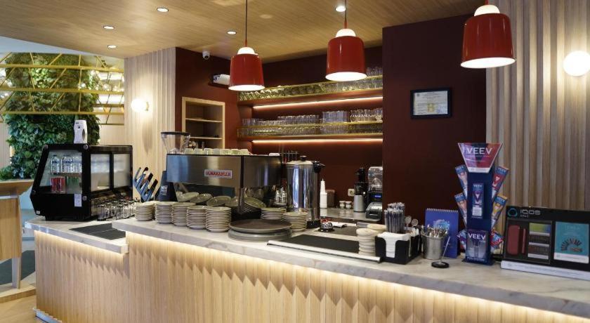 New Hollywood Hotel Pekanbaru Εξωτερικό φωτογραφία