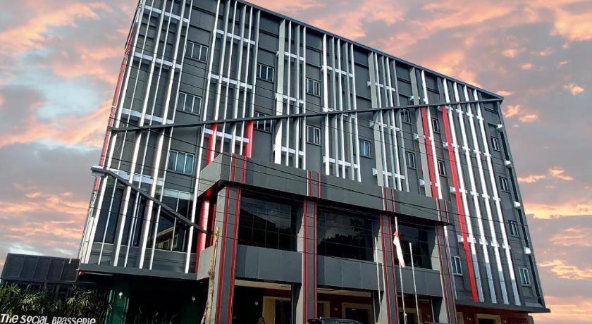 New Hollywood Hotel Pekanbaru Εξωτερικό φωτογραφία