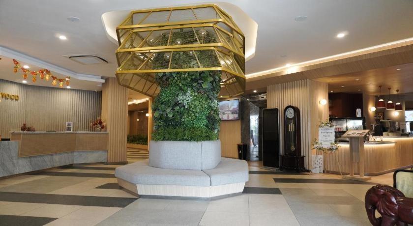New Hollywood Hotel Pekanbaru Εξωτερικό φωτογραφία