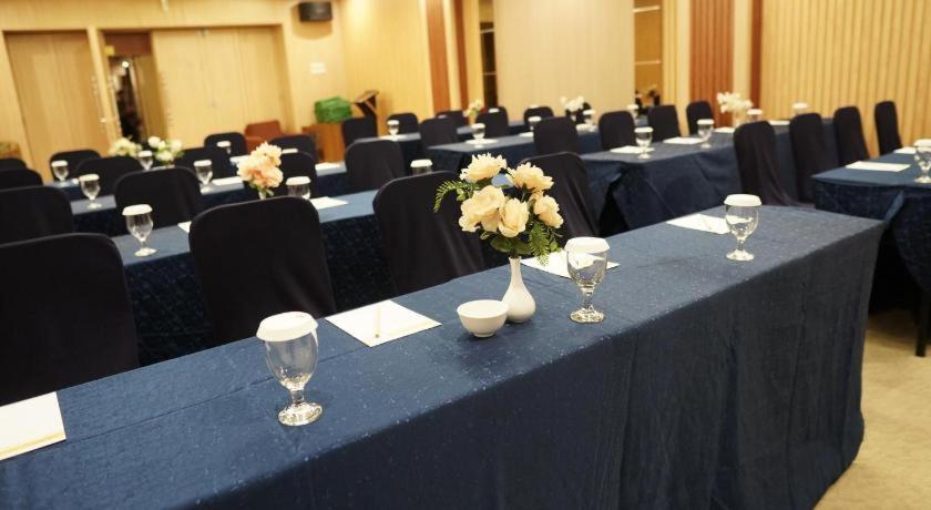 New Hollywood Hotel Pekanbaru Εξωτερικό φωτογραφία