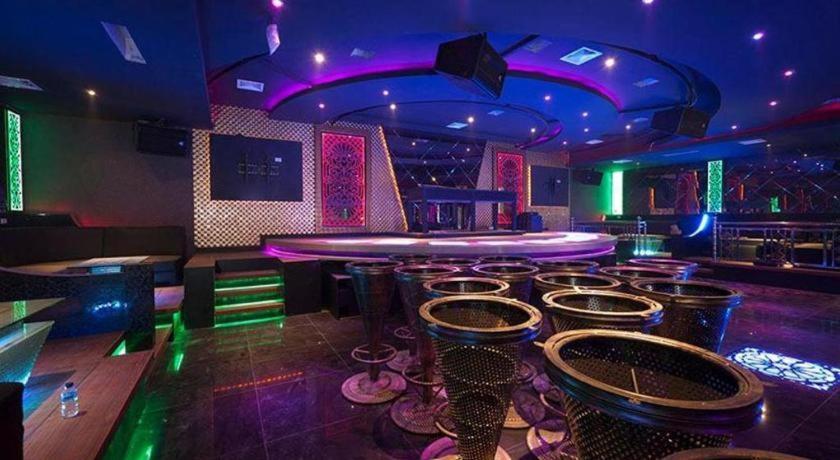 New Hollywood Hotel Pekanbaru Εξωτερικό φωτογραφία