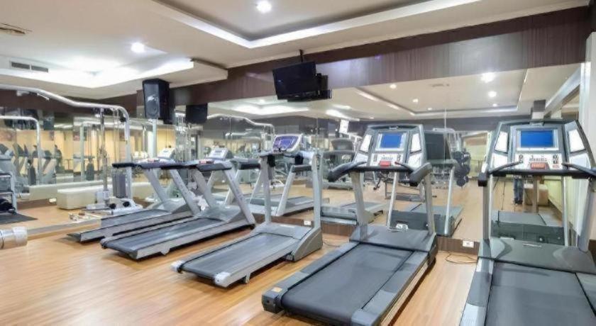 New Hollywood Hotel Pekanbaru Εξωτερικό φωτογραφία