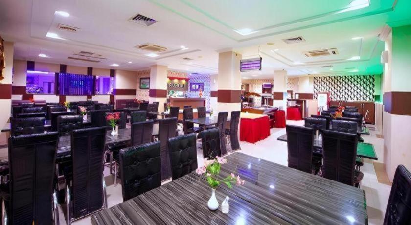 New Hollywood Hotel Pekanbaru Εξωτερικό φωτογραφία