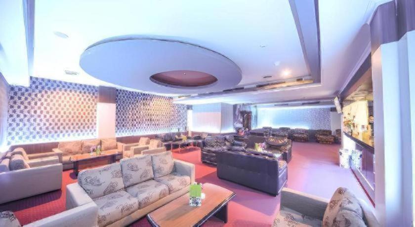 New Hollywood Hotel Pekanbaru Εξωτερικό φωτογραφία