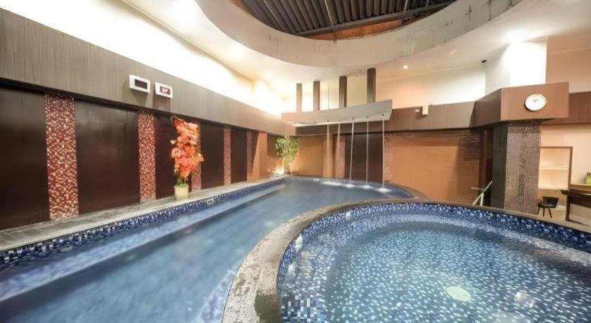 New Hollywood Hotel Pekanbaru Εξωτερικό φωτογραφία