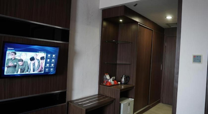 New Hollywood Hotel Pekanbaru Εξωτερικό φωτογραφία
