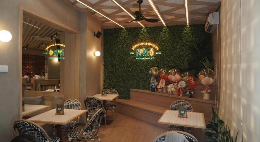 New Hollywood Hotel Pekanbaru Εξωτερικό φωτογραφία