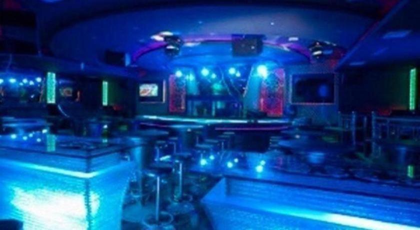 New Hollywood Hotel Pekanbaru Εξωτερικό φωτογραφία
