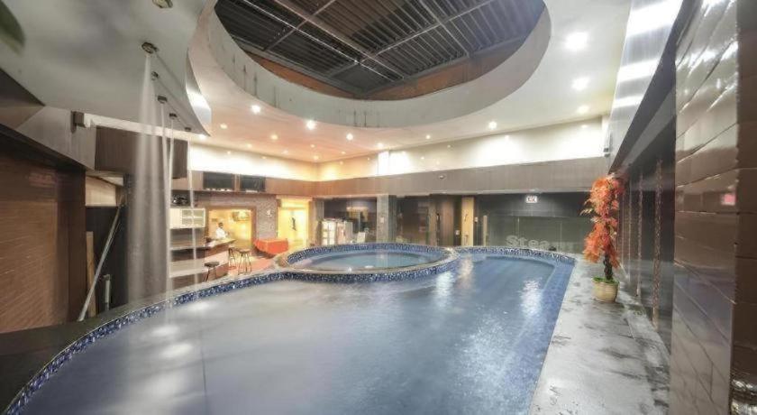New Hollywood Hotel Pekanbaru Εξωτερικό φωτογραφία