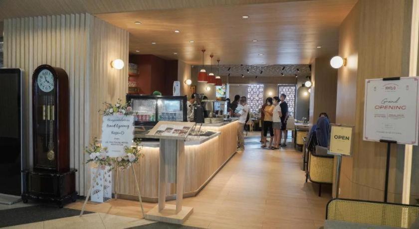 New Hollywood Hotel Pekanbaru Εξωτερικό φωτογραφία