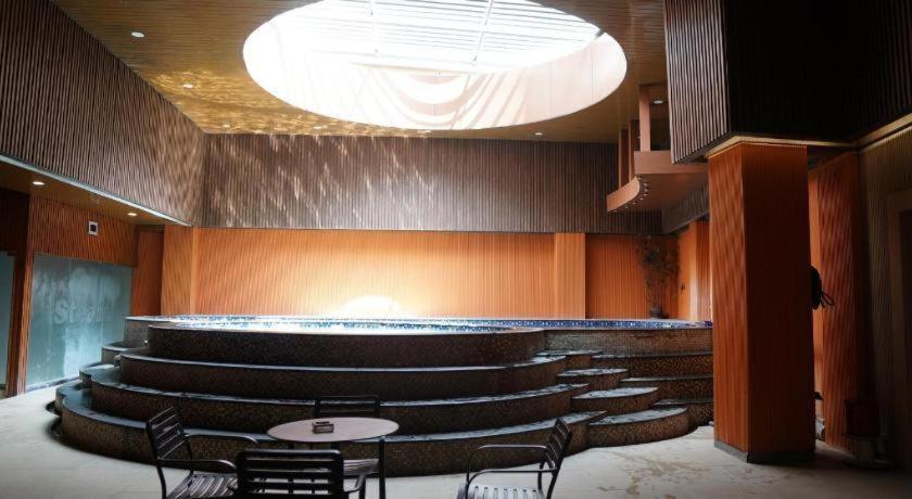 New Hollywood Hotel Pekanbaru Εξωτερικό φωτογραφία