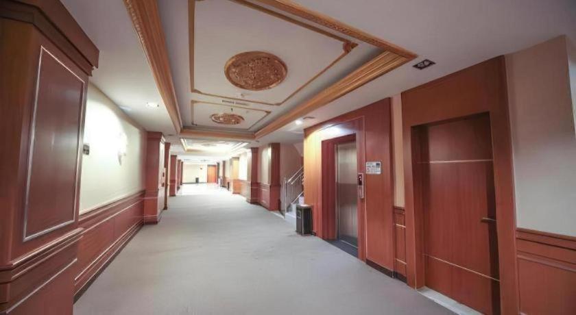 New Hollywood Hotel Pekanbaru Εξωτερικό φωτογραφία