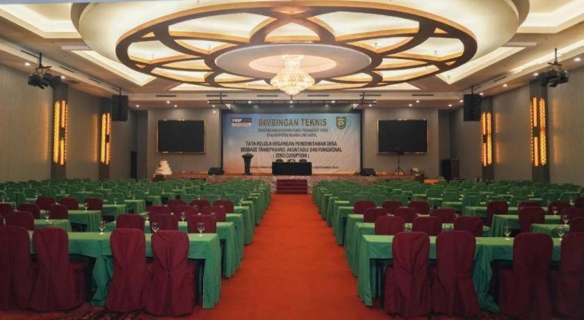 New Hollywood Hotel Pekanbaru Εξωτερικό φωτογραφία