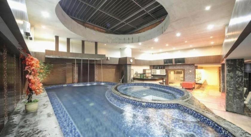 New Hollywood Hotel Pekanbaru Εξωτερικό φωτογραφία