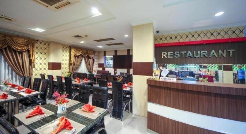 New Hollywood Hotel Pekanbaru Εξωτερικό φωτογραφία