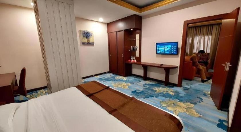 New Hollywood Hotel Pekanbaru Εξωτερικό φωτογραφία
