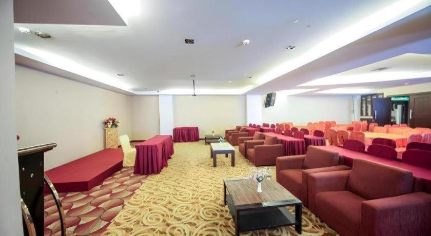 New Hollywood Hotel Pekanbaru Εξωτερικό φωτογραφία